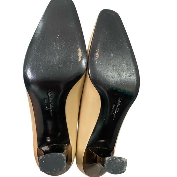 Vintage Salvatore Ferragamo Beige Heels Pumps Size 7.5 - Picture 9 of 13
